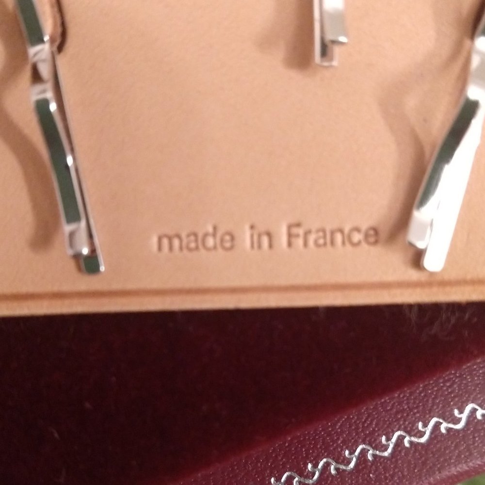 Louis Vuitton Monogram Vernis Flower Hair Pins - Picture 10 of 11